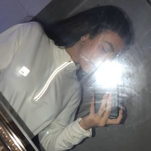 Meet your Posher, Selena